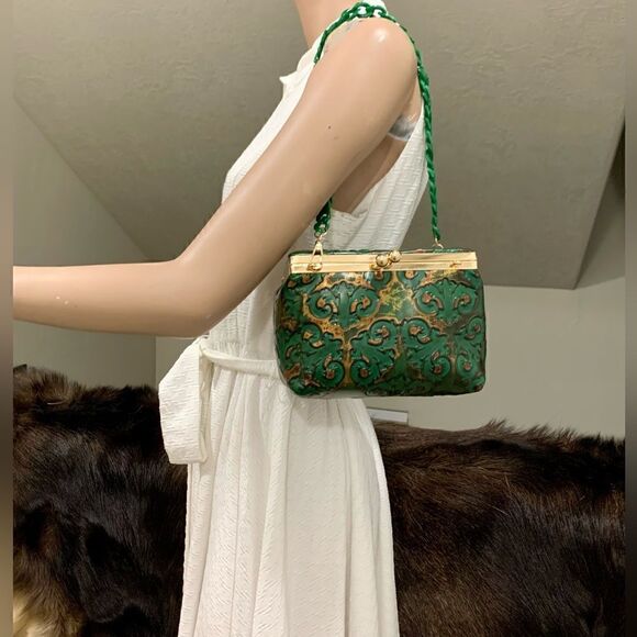 Handmade Genuine Leather Floral Embossed Kisslock Box Bag/Cosmetics case - Picture 3 of 16